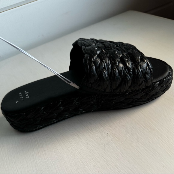 Slide Sandals Sz 6 - Picture 8 of 12